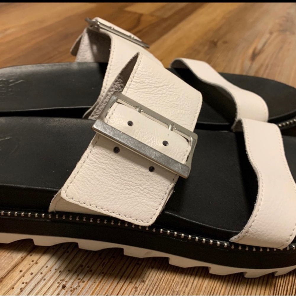 Sorel roaming buckle slide sandals